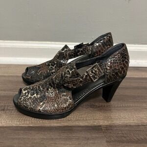 Bella Vita Women's Peep Toe Shoes Size 8N Animal Print Buckle Strap Casual Heels